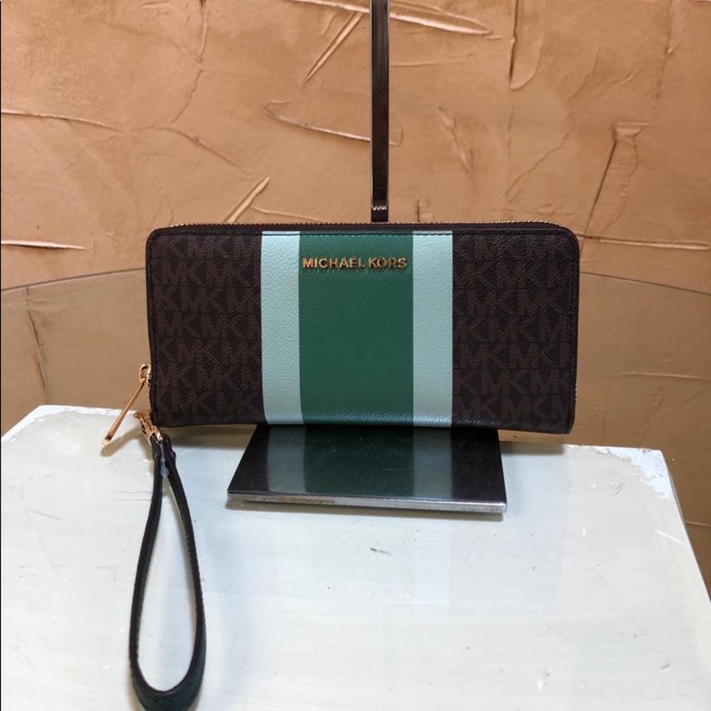 Michael Kors jet set travel center stripe wallet